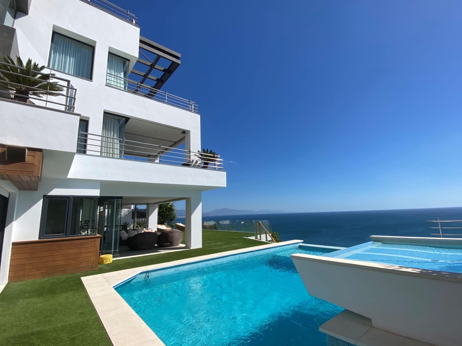 5 sypialnia Willa na sprzedaż w Manilva z basenem garażem - 3 295 000 € (Ref: 7374129)