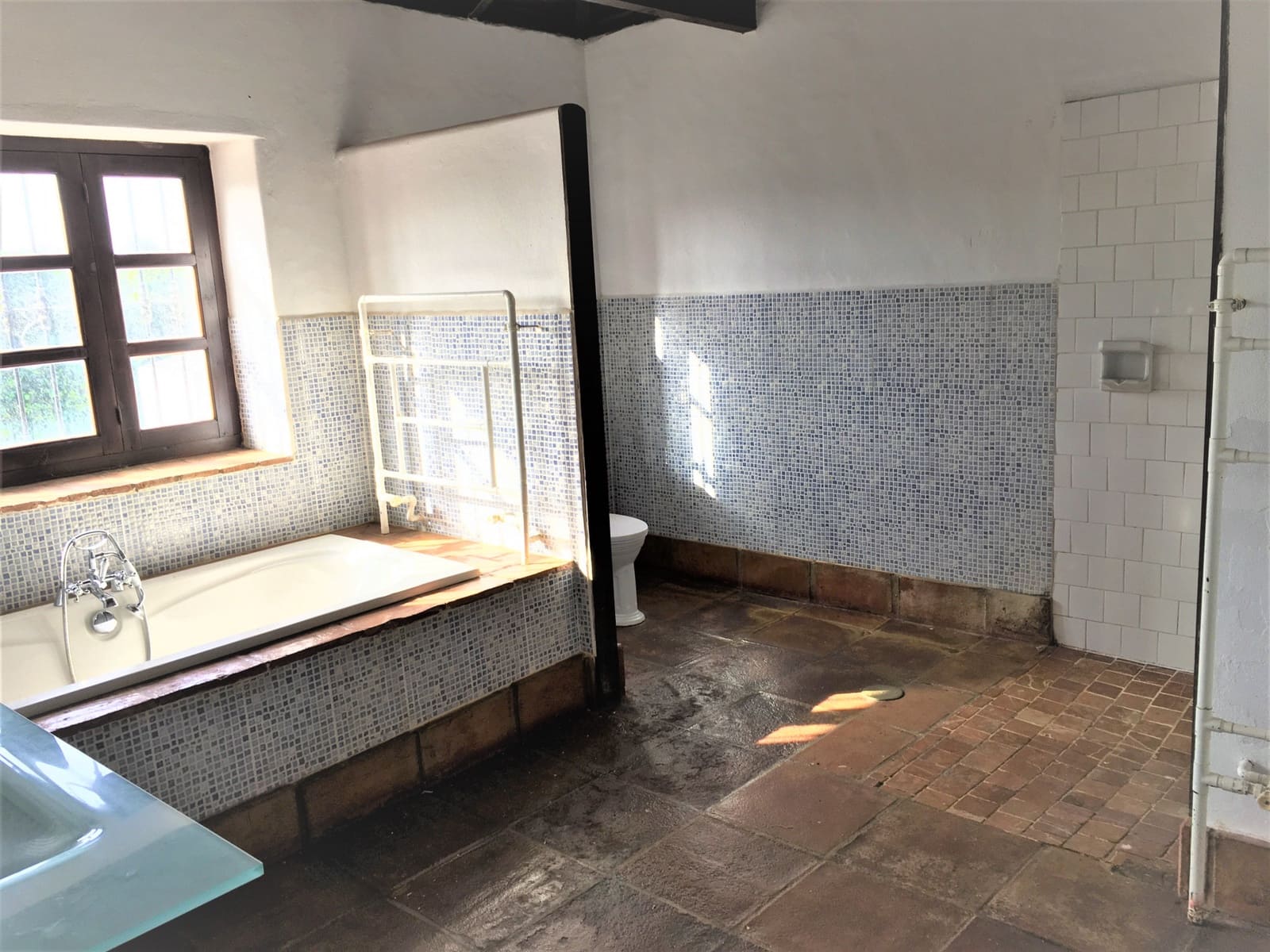 7 makuuhuone Maalaistalo myytävänä paikassa San Enrique de Guadiaro mukana uima-altaan 
autotalli - 3 500 000 € (Ref: 7530695)