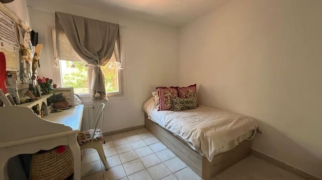 3 makuuhuone Huoneisto myytävänä paikassa La Siesta, Santa Eulalia / Santa Eularia mukana uima-altaan - 675 000 € (Ref: 7563793)