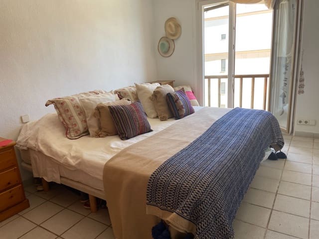 3 makuuhuone Huoneisto myytävänä paikassa La Siesta, Santa Eulalia / Santa Eularia mukana uima-altaan - 675 000 € (Ref: 7563793)