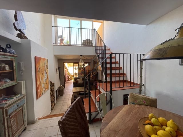 3 makuuhuone Huoneisto myytävänä paikassa La Siesta, Santa Eulalia / Santa Eularia mukana uima-altaan - 675 000 € (Ref: 7563793)