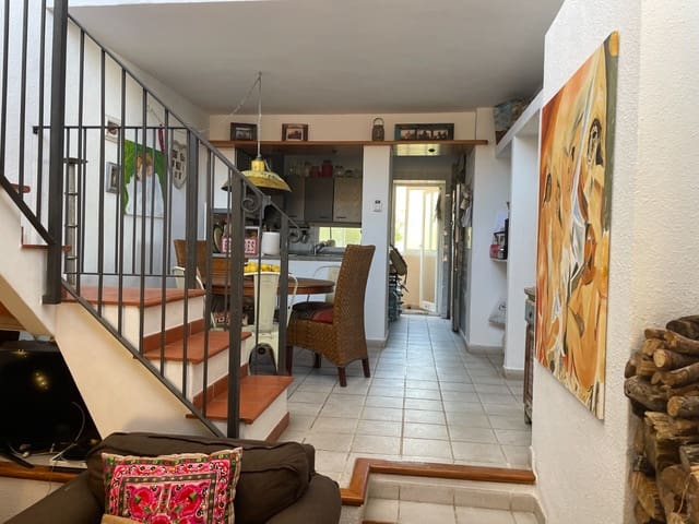 3 makuuhuone Huoneisto myytävänä paikassa La Siesta, Santa Eulalia / Santa Eularia mukana uima-altaan - 675 000 € (Ref: 7563793)