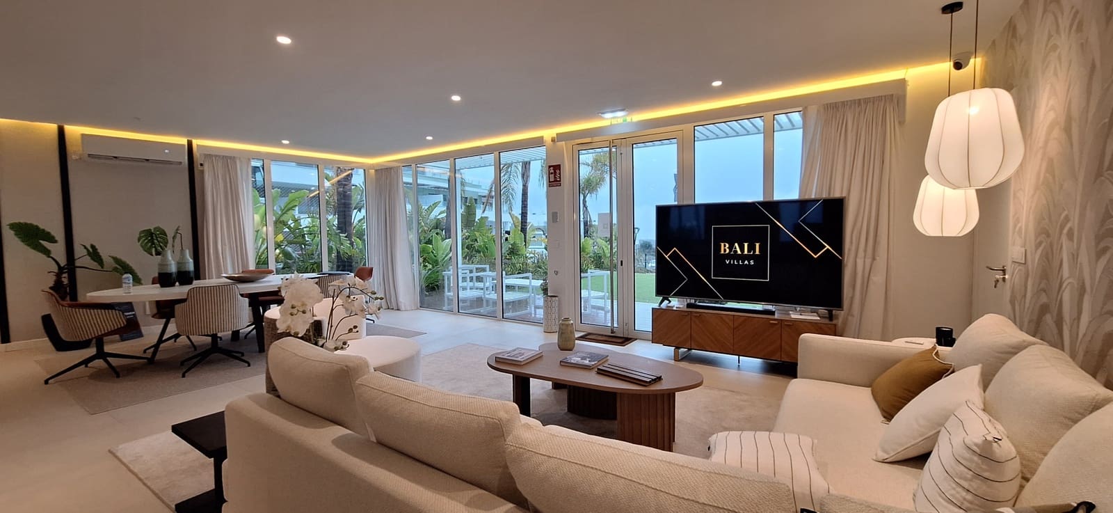 3 chambre Villa/Maison à vendre à La Cala de Mijas avec piscine garage - 1 860 000 € (Ref: 8149073)