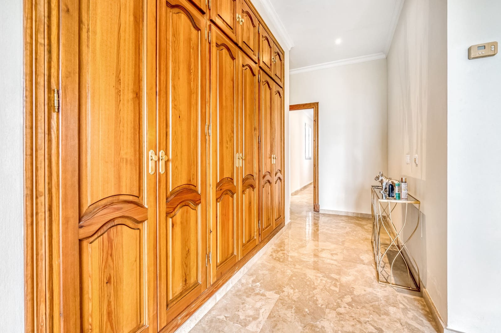 4 soveværelse Villa til salg i Istan med swimmingpool garage - € 1.500.000 (Ref: 8191390)