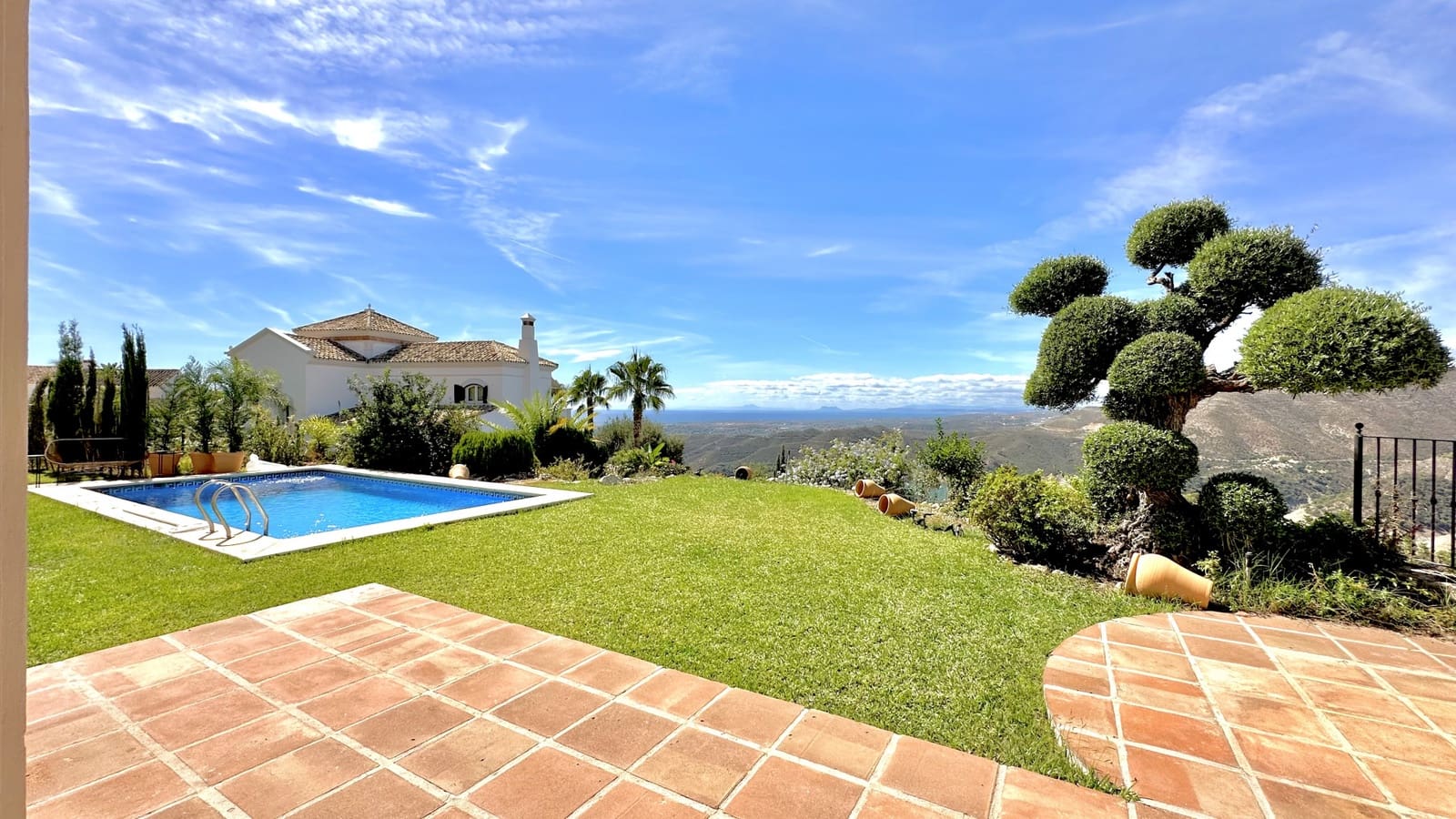 4 soveværelse Villa til salg i Istan med swimmingpool garage - € 1.500.000 (Ref: 8191390)