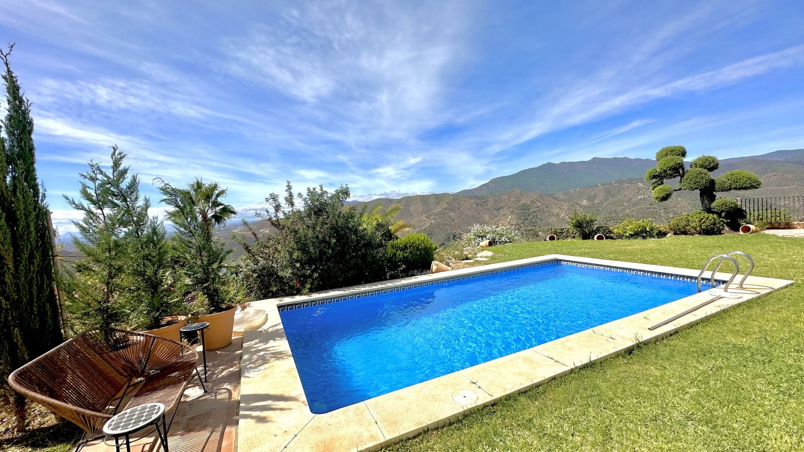 4 soveværelse Villa til salg i Istan med swimmingpool garage - € 1.500.000 (Ref: 8191390)