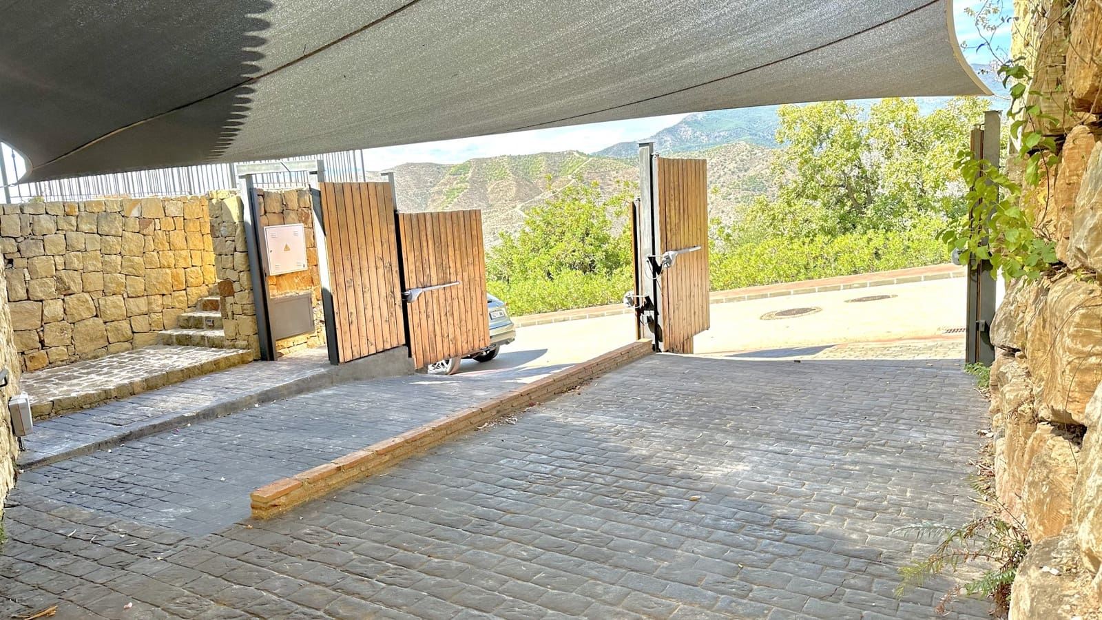 4 soveværelse Villa til salg i Istan med swimmingpool garage - € 1.500.000 (Ref: 8191390)