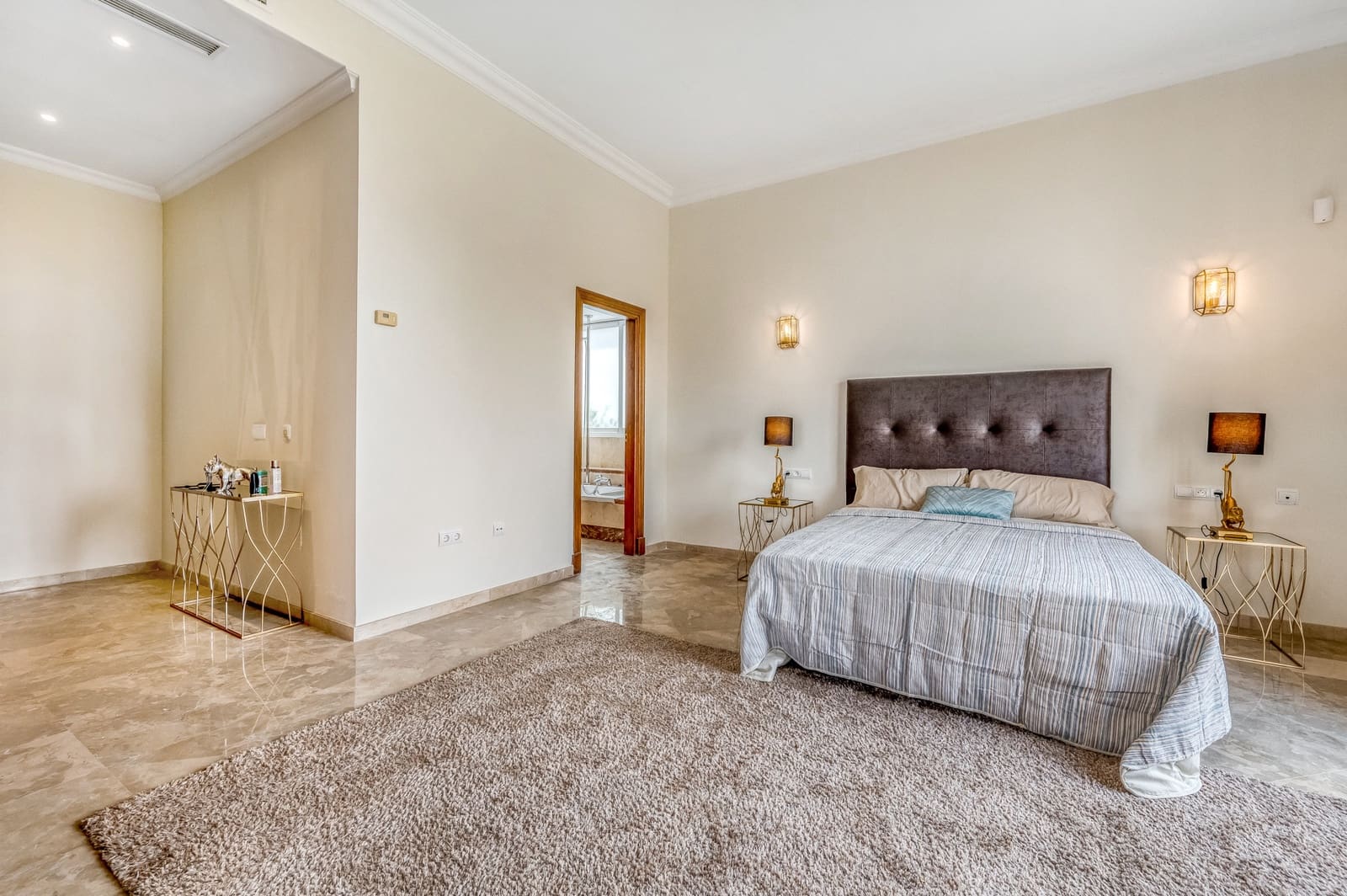 4 soveværelse Villa til salg i Istan med swimmingpool garage - € 1.500.000 (Ref: 8191390)