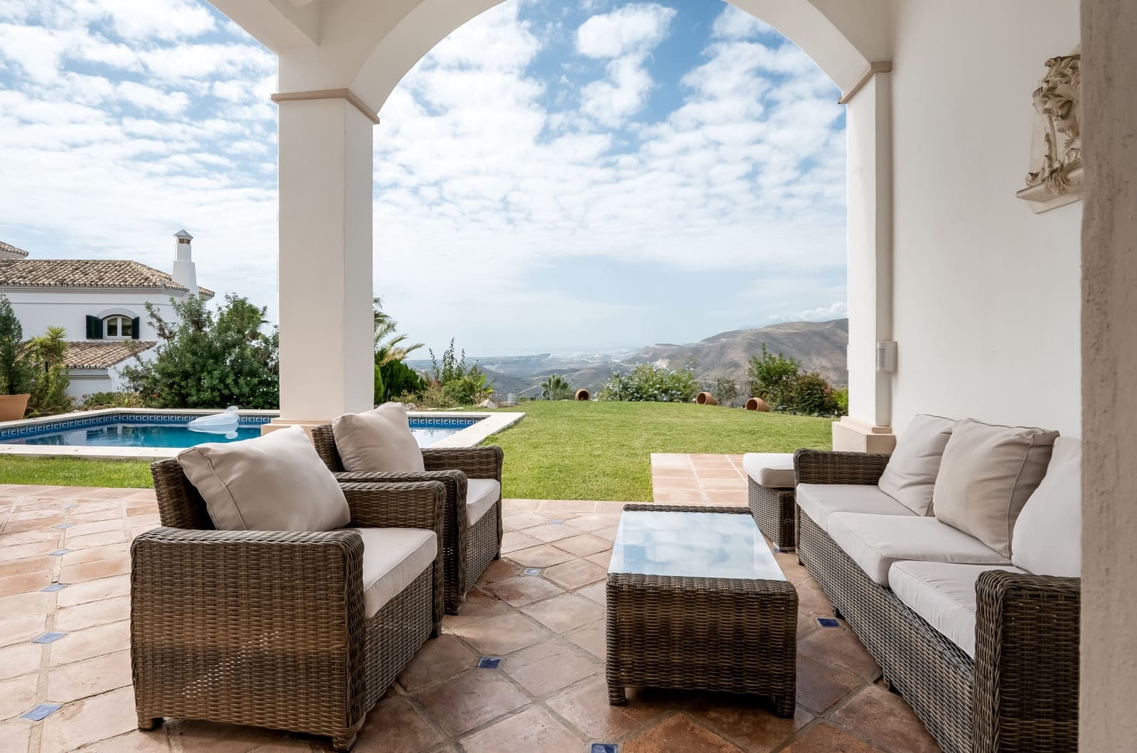 4 soveværelse Villa til salg i Istan med swimmingpool garage - € 1.500.000 (Ref: 8191390)