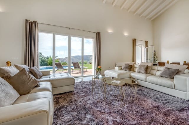 4 bedroom Villa for sale in Istán with pool garage - € 1,430,000 (Ref: 8191390)