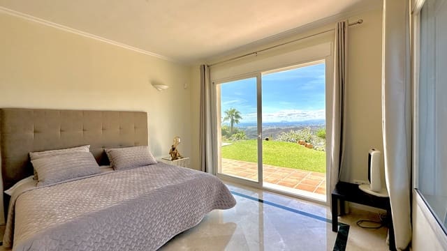 4 bedroom Villa for sale in Istán with pool garage - € 1,430,000 (Ref: 8191390)