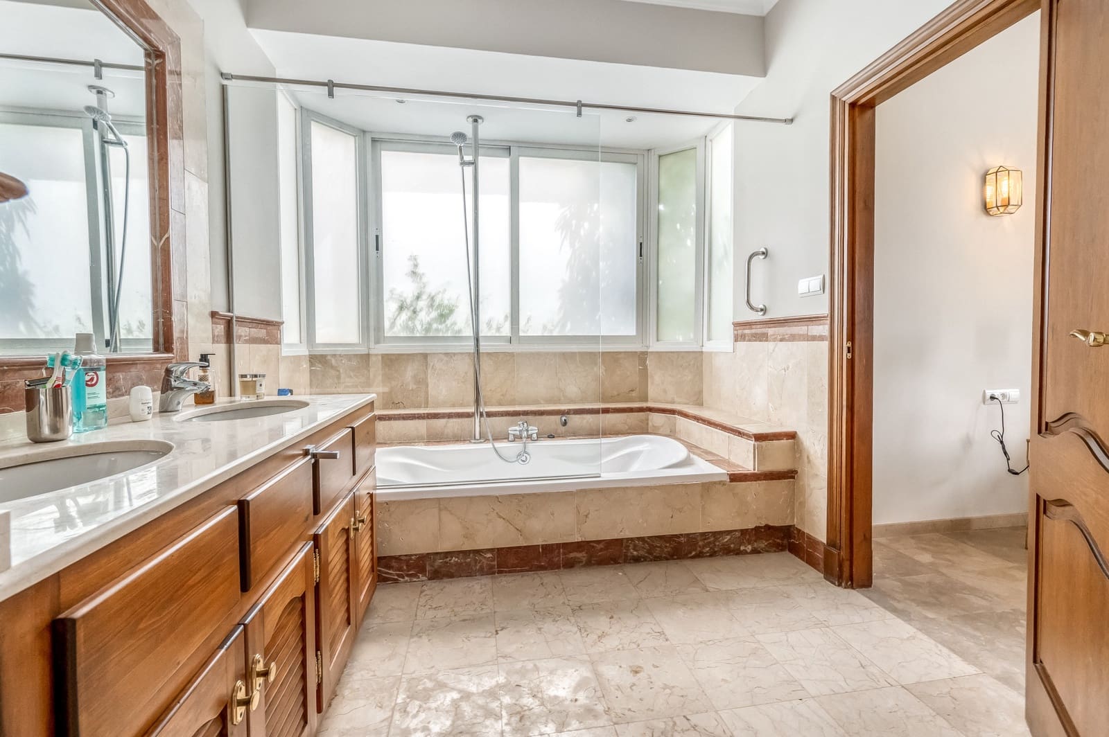 4 bedroom Villa for sale in Istan with pool garage - € 1,430,000 (Ref: 8191390)