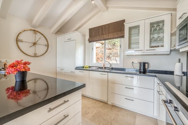 4 bedroom Villa for sale in Istán with pool garage - € 1,430,000 (Ref: 8191390)