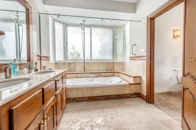 4 bedroom Villa for sale in Istán with pool garage - € 1,430,000 (Ref: 8191390)