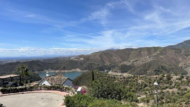 4 bedroom Villa for sale in Istán with pool garage - € 1,430,000 (Ref: 8191390)