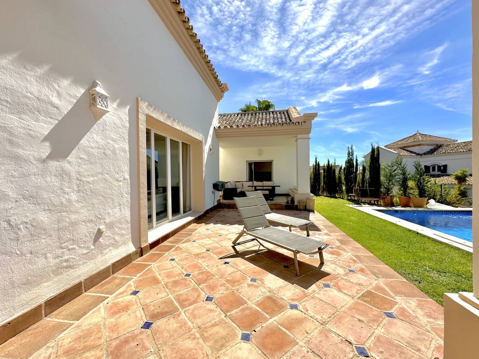 4 bedroom Villa for sale in Istan with pool garage - € 1,430,000 (Ref: 8191390)