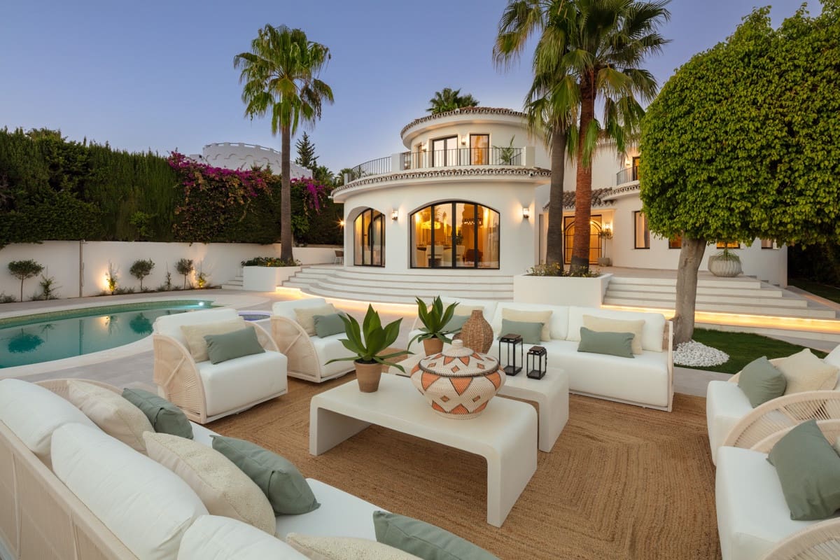 5 slaapkamer Villa te koop in Nueva Andalucia met zwembad garage - € 3.695.000 (Ref: 8209790)