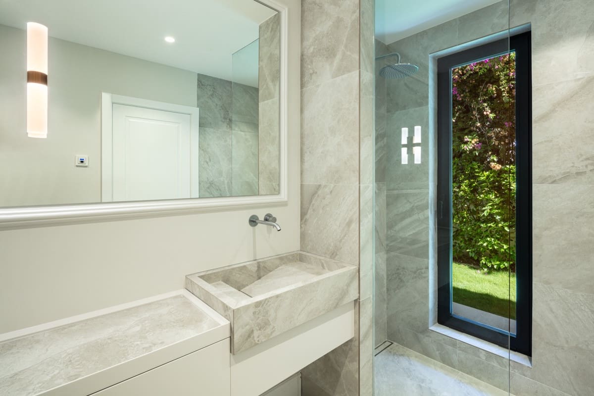 5 slaapkamer Villa te koop in Nueva Andalucia met zwembad garage - € 3.695.000 (Ref: 8209790)