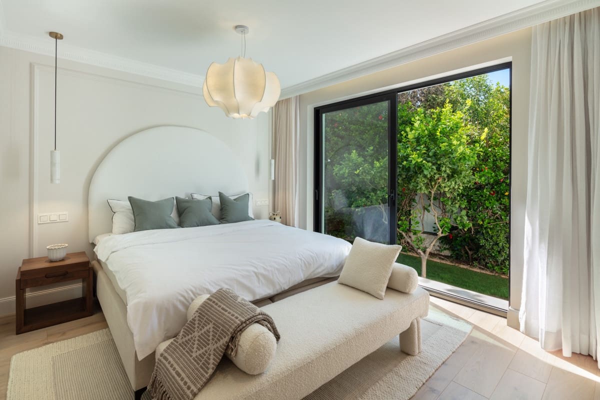 5 slaapkamer Villa te koop in Nueva Andalucia met zwembad garage - € 3.695.000 (Ref: 8209790)