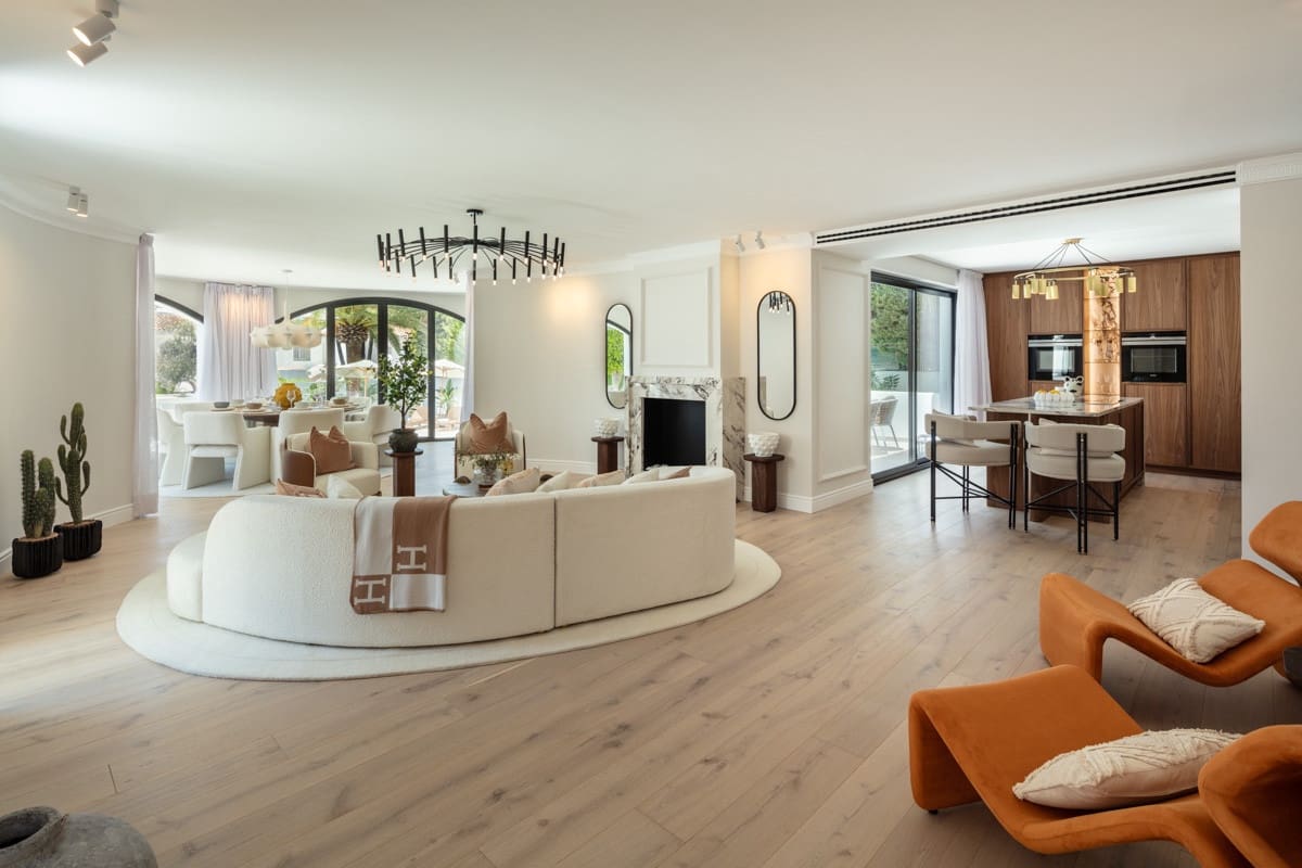 5 soverom Villa til salgs i Nueva Andalucia med svømmebasseng garasje - € 3 695 000 (Ref: 8209790)
