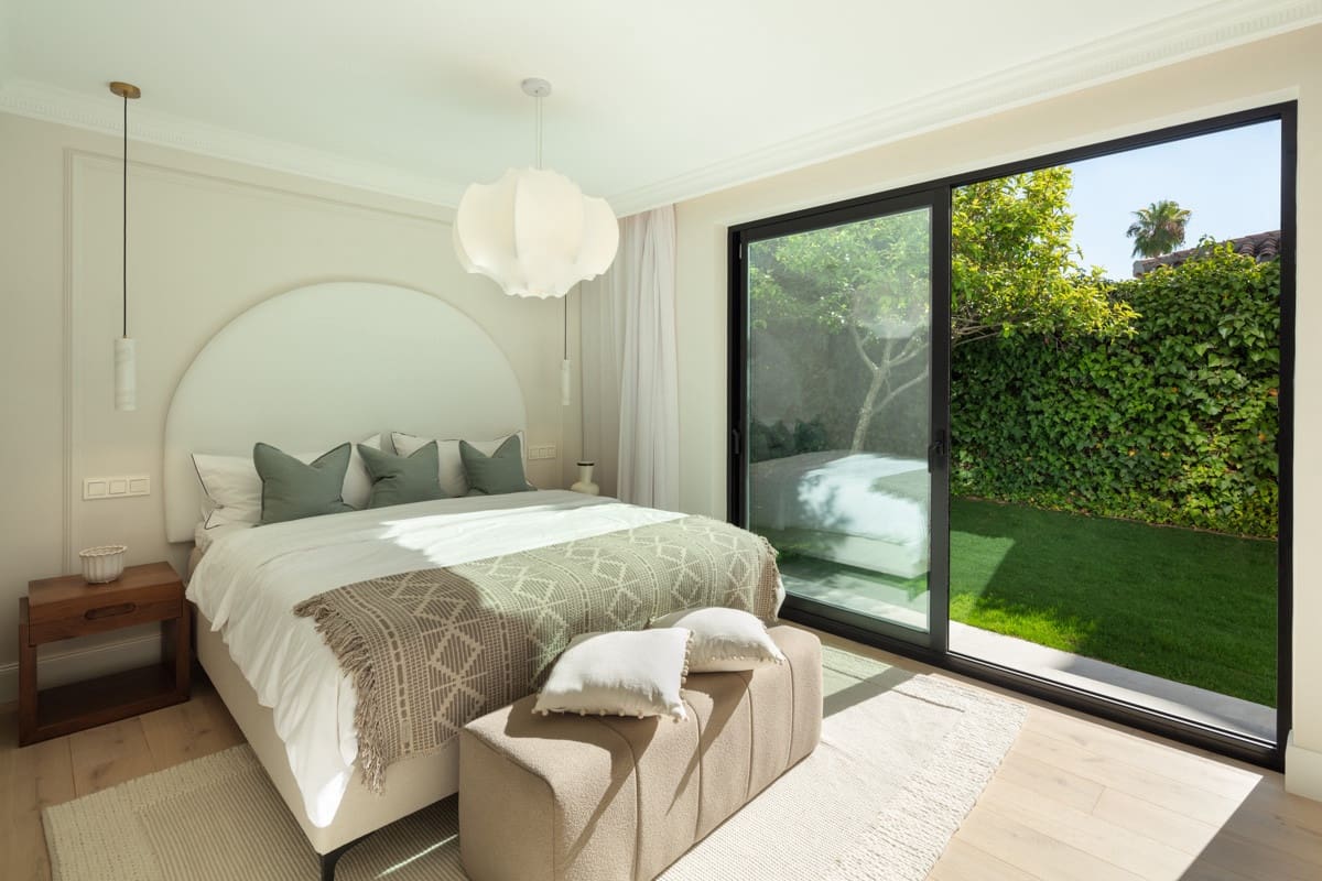 5 soverom Villa til salgs i Nueva Andalucia med svømmebasseng garasje - € 3 695 000 (Ref: 8209790)