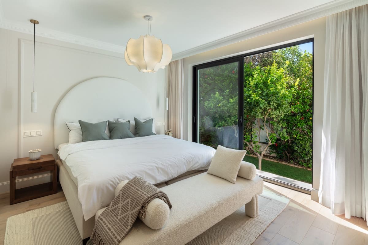 5 soverom Villa til salgs i Nueva Andalucia med svømmebasseng garasje - € 3 695 000 (Ref: 8209790)