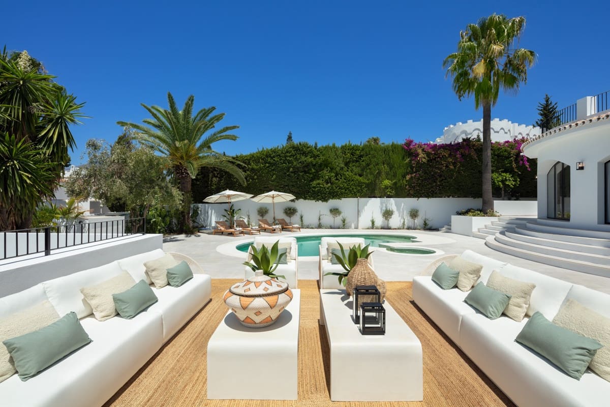 5 soverom Villa til salgs i Nueva Andalucia med svømmebasseng garasje - € 3 695 000 (Ref: 8209790)