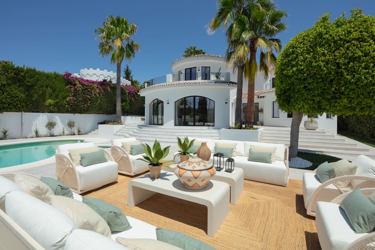 5 soverom Villa til salgs i Nueva Andalucia med svømmebasseng garasje - € 3 695 000 (Ref: 8209790)