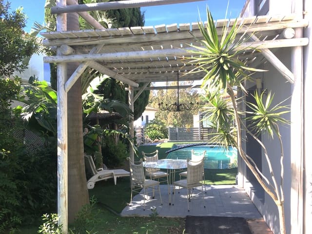 4 soveværelse Villa til salg i Estepona Golf, Estepona med swimmingpool - € 795.000 (Ref: 8279095)