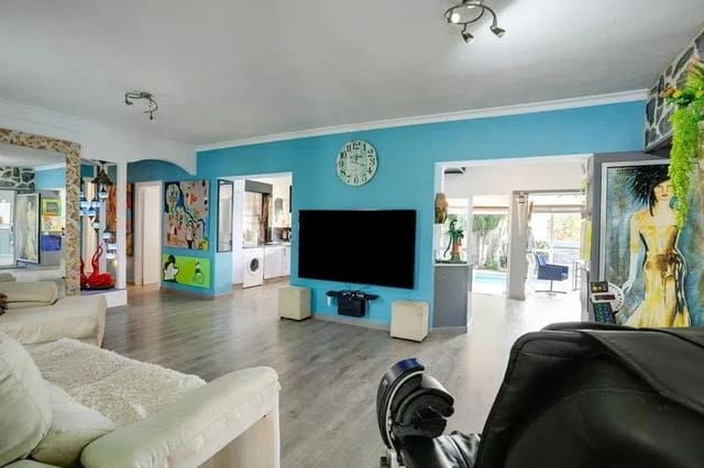 4 soveværelse Villa til salg i Estepona Golf, Estepona med swimmingpool - € 795.000 (Ref: 8279095)