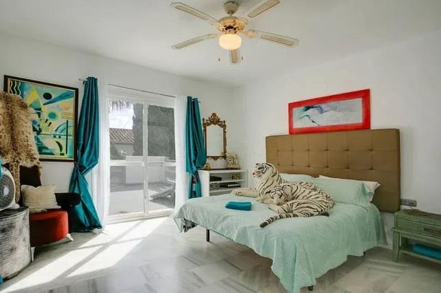 4 soveværelse Villa til salg i Estepona Golf, Estepona med swimmingpool - € 795.000 (Ref: 8279095)