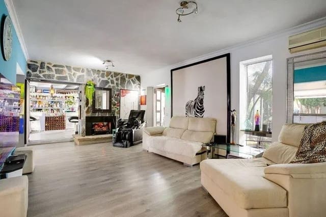 4 quarto Moradia para venda em Estepona Golf, Estepona com piscina - 795 000 € (Ref: 8279095)