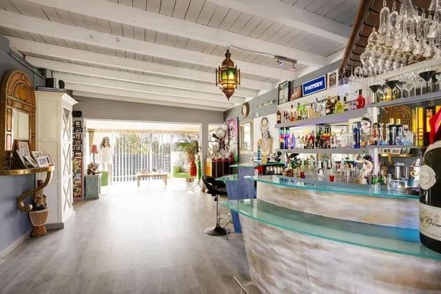 4 quarto Moradia para venda em Estepona Golf, Estepona com piscina - 795 000 € (Ref: 8279095)