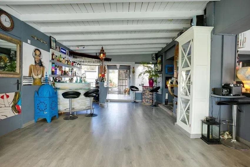 4 makuuhuone Huvila myytävänä paikassa Estepona mukana uima-altaan - 795 000 € (Ref: 8279095)