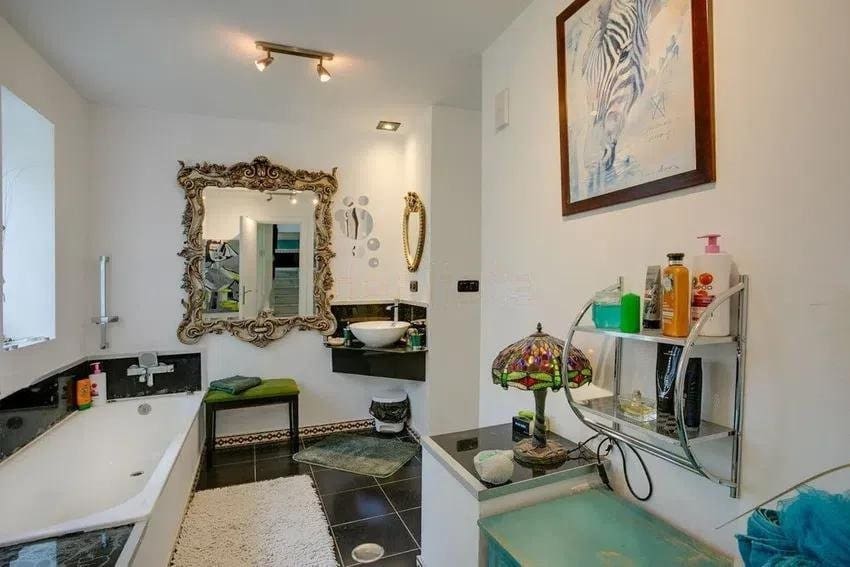 4 makuuhuone Huvila myytävänä paikassa Estepona mukana uima-altaan - 795 000 € (Ref: 8279095)