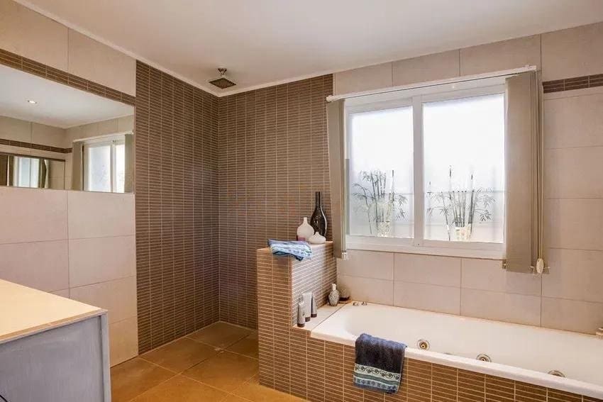 4 makuuhuone Huvila myytävänä paikassa Estepona mukana uima-altaan - 795 000 € (Ref: 8279095)
