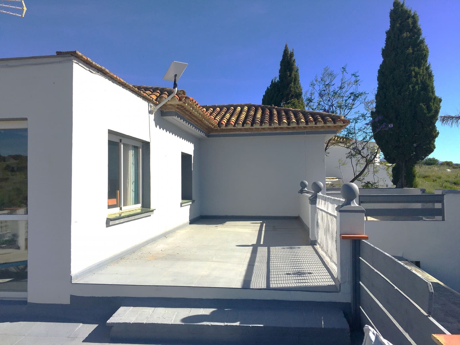 4 makuuhuone Huvila myytävänä paikassa Estepona mukana uima-altaan - 795 000 € (Ref: 8279095)