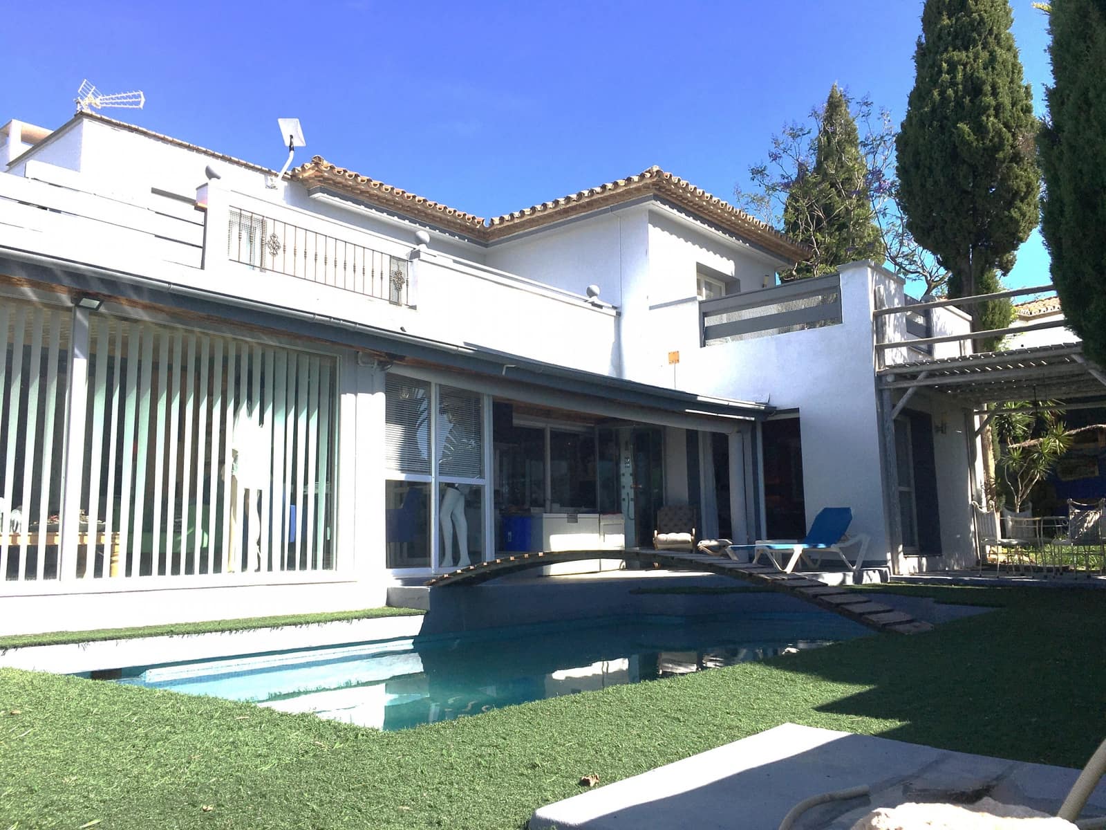 4 makuuhuone Huvila myytävänä paikassa Estepona mukana uima-altaan - 795 000 € (Ref: 8279095)