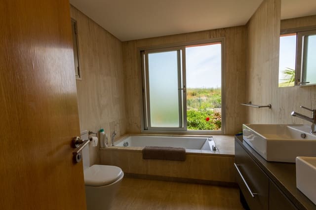 4 sypialnia Dom blizniak na sprzedaż w Manilva z basenem garażem - 479 000 € (Ref: 8303117)