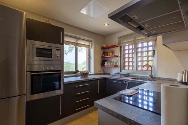 4 sypialnia Dom blizniak na sprzedaż w Manilva z basenem garażem - 479 000 € (Ref: 8303117)