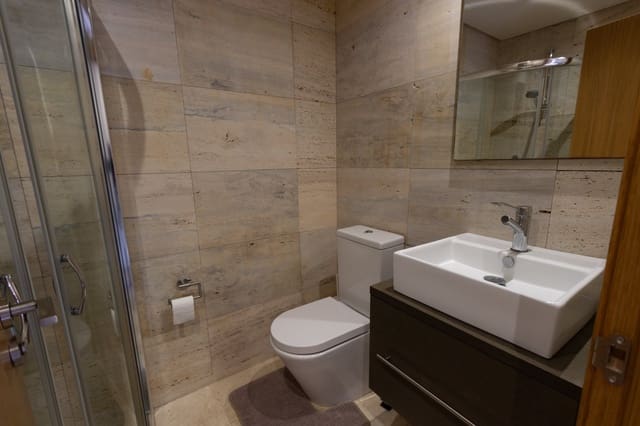 4 sypialnia Dom blizniak na sprzedaż w Manilva z basenem garażem - 479 000 € (Ref: 8303117)
