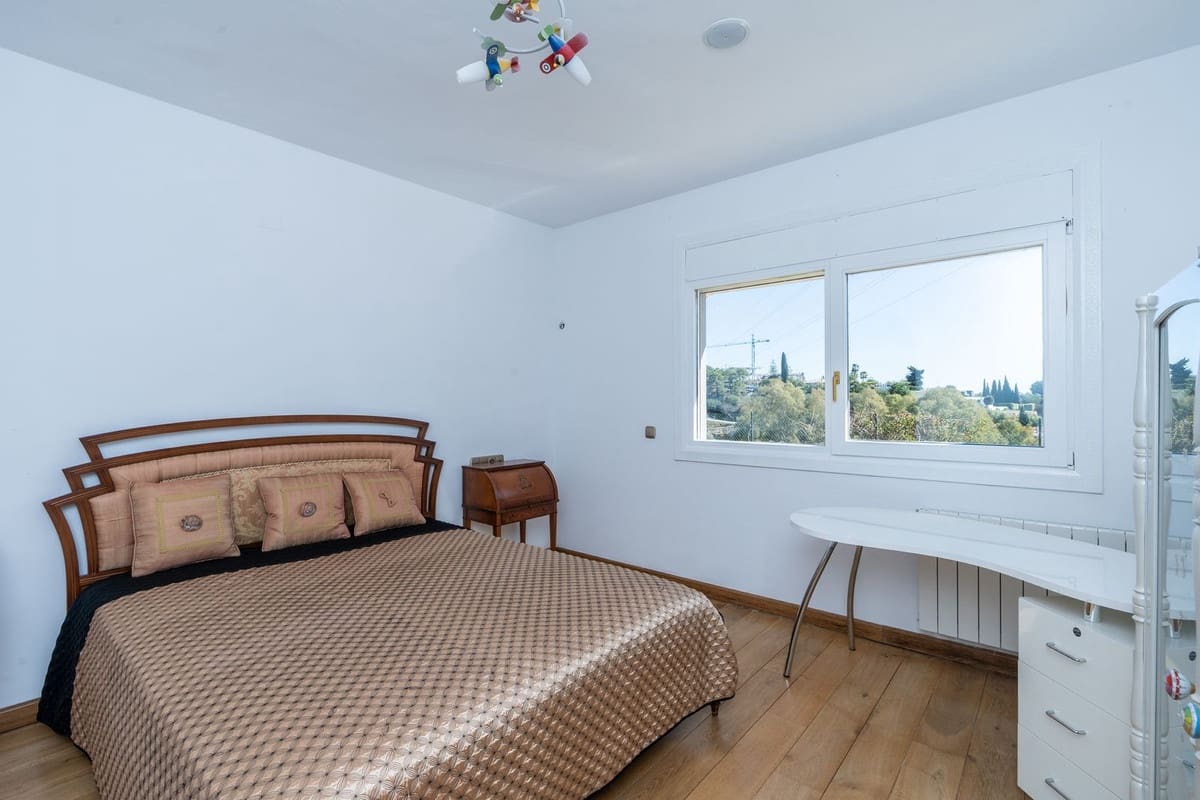 5 makuuhuone Huvila myytävänä paikassa Benahavis mukana uima-altaan 
autotalli - 1 900 000 € (Ref: 8318022)