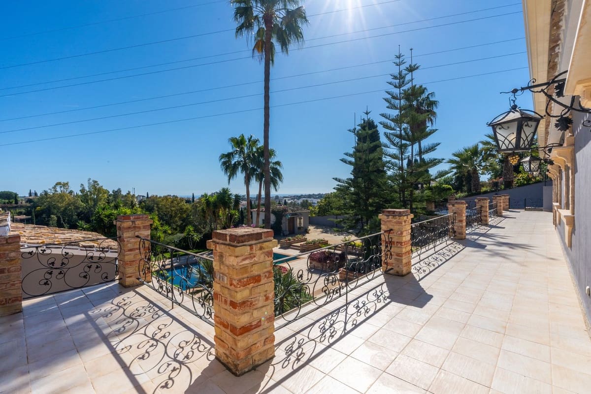 5 makuuhuone Huvila myytävänä paikassa Benahavis mukana uima-altaan 
autotalli - 1 900 000 € (Ref: 8318022)