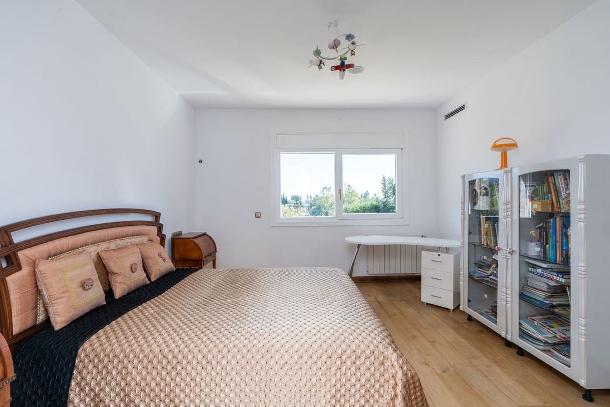 5 makuuhuone Huvila myytävänä paikassa Benahavis mukana uima-altaan 
autotalli - 1 900 000 € (Ref: 8318022)