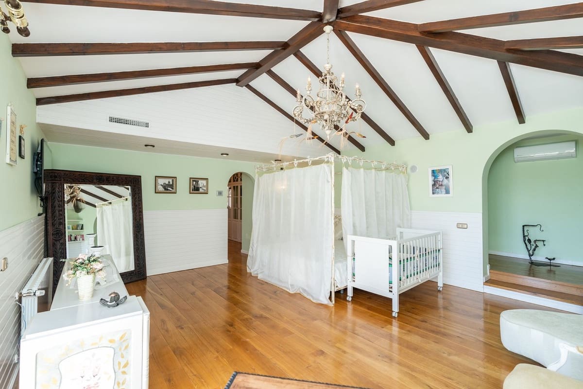 5 makuuhuone Huvila myytävänä paikassa Benahavis mukana uima-altaan 
autotalli - 1 900 000 € (Ref: 8318022)