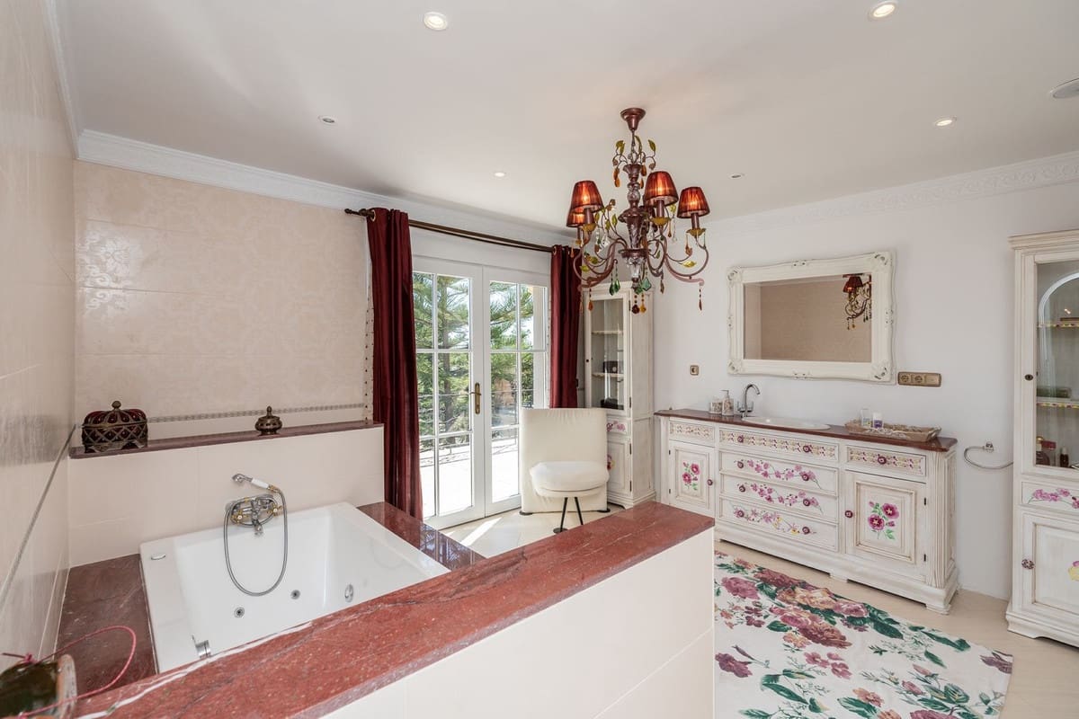 5 makuuhuone Huvila myytävänä paikassa Benahavis mukana uima-altaan 
autotalli - 1 900 000 € (Ref: 8318022)