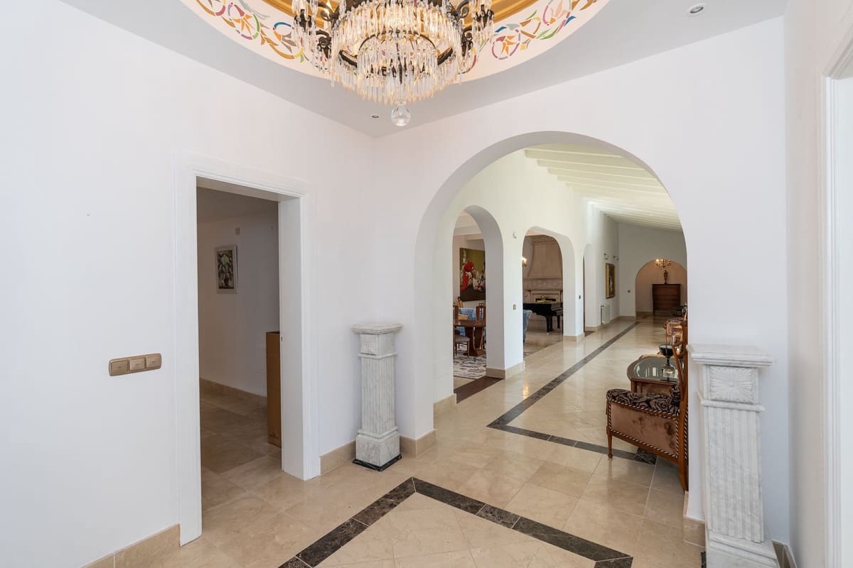 5 slaapkamer Villa te koop in Benahavis met zwembad garage - € 1.900.000 (Ref: 8318022)