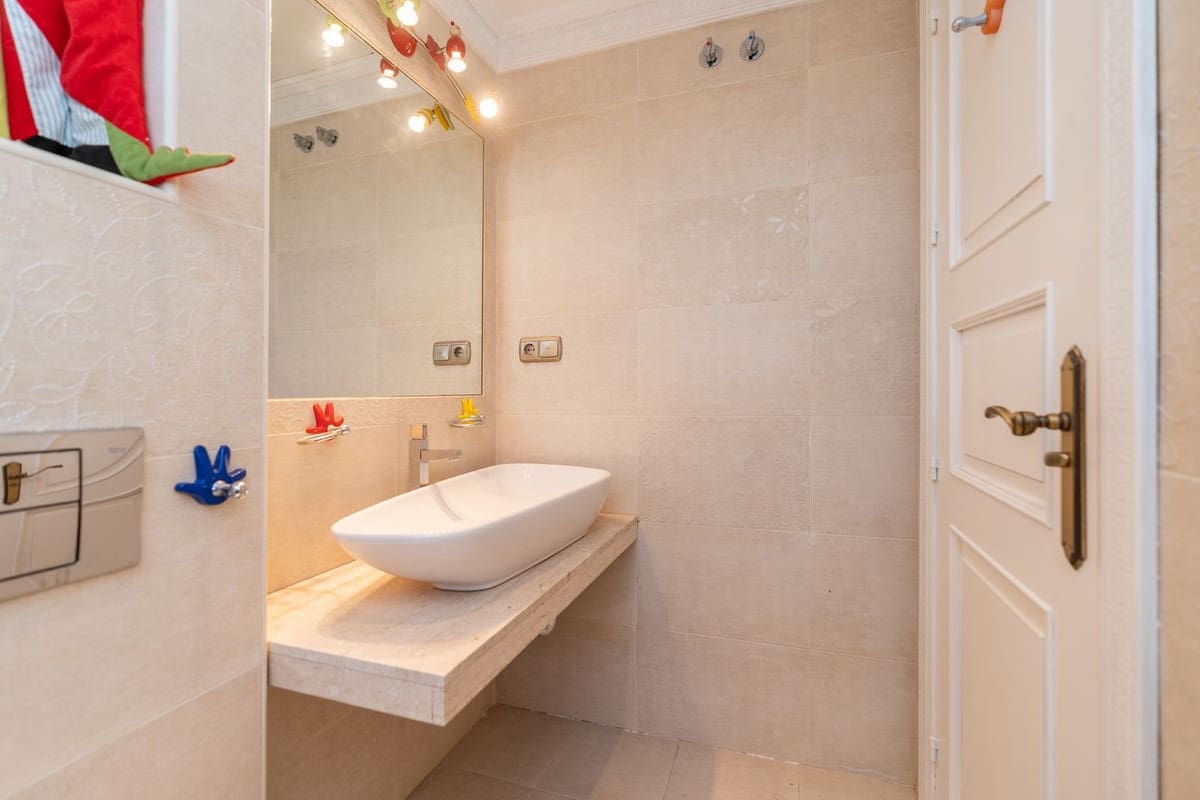 5 slaapkamer Villa te koop in Benahavis met zwembad garage - € 1.900.000 (Ref: 8318022)