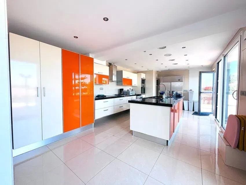 16 chambre Hôtel à vendre à Mijas Costa avec piscine garage - 3 500 000 € (Ref: 8331650)