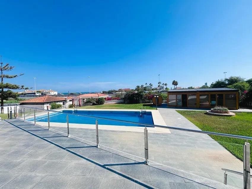 16 chambre Hôtel à vendre à Mijas Costa avec piscine garage - 3 500 000 € (Ref: 8331650)